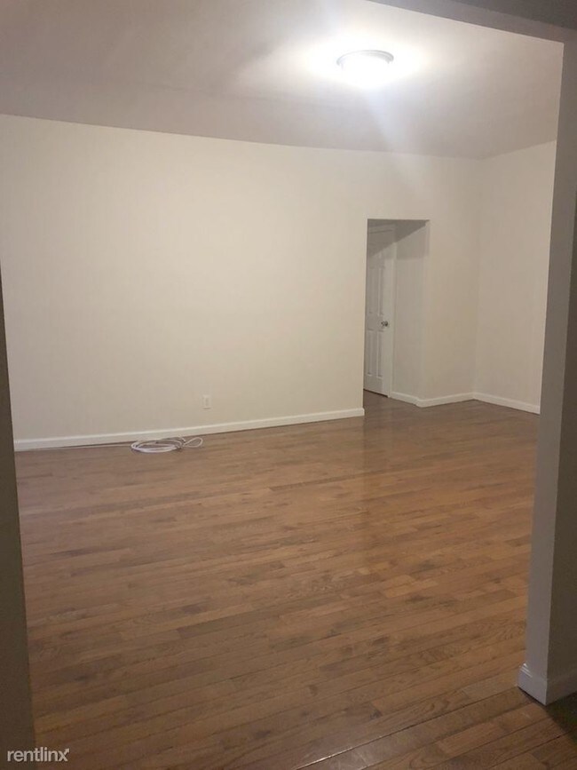 Building Photo - 1 br, 1 bath  - 4126 73rd St D43