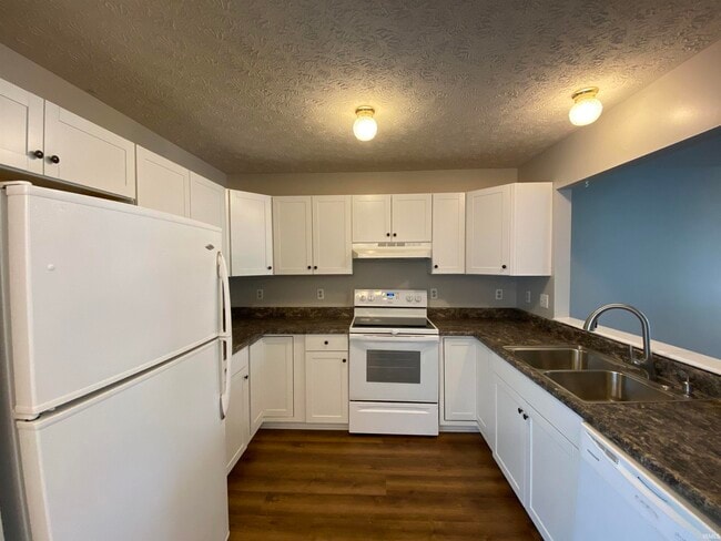 Building Photo - 163 Willow Ct