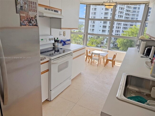 Foto del edificio - 3400 NE 192 St