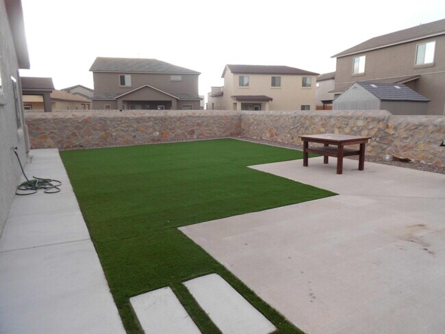 Building Photo - 12017 Mesquite Thorn Dr