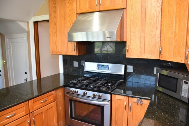 Foto del edificio - Spacious 3 Bedroom 3 Bath Old Town Tacoma ...