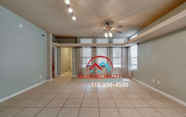 Building Photo - Available Now: 3 bed/2 Bath in Desirable B...