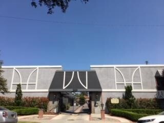 Building Photo - 66 S Grand Oaks Ave