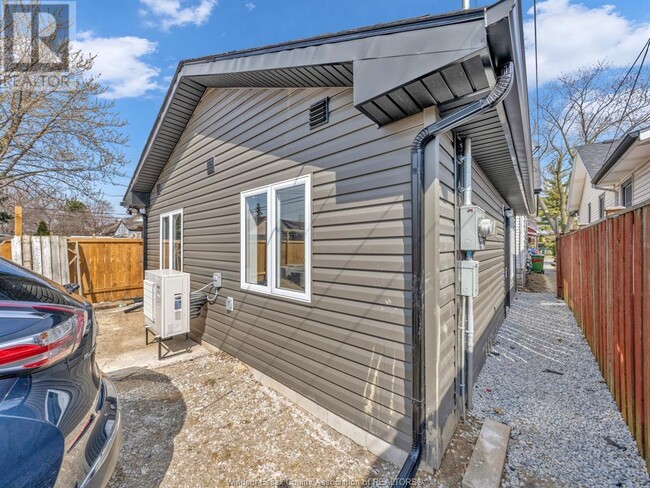 Photo du bâtiment - 915 Curry Ave