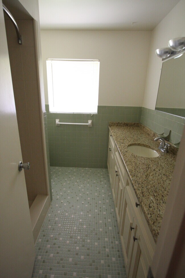 Second Bath Shower Only - 62 Cooper Ln
