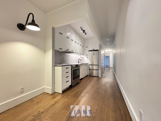 Building Photo - 63 3rd Pl