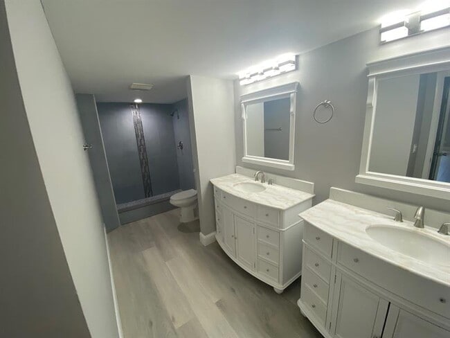 Building Photo - 4770 Fountains Dr S