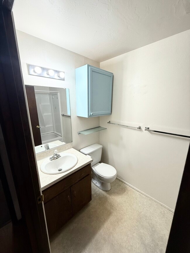 Building Photo - 1633 Best Ln