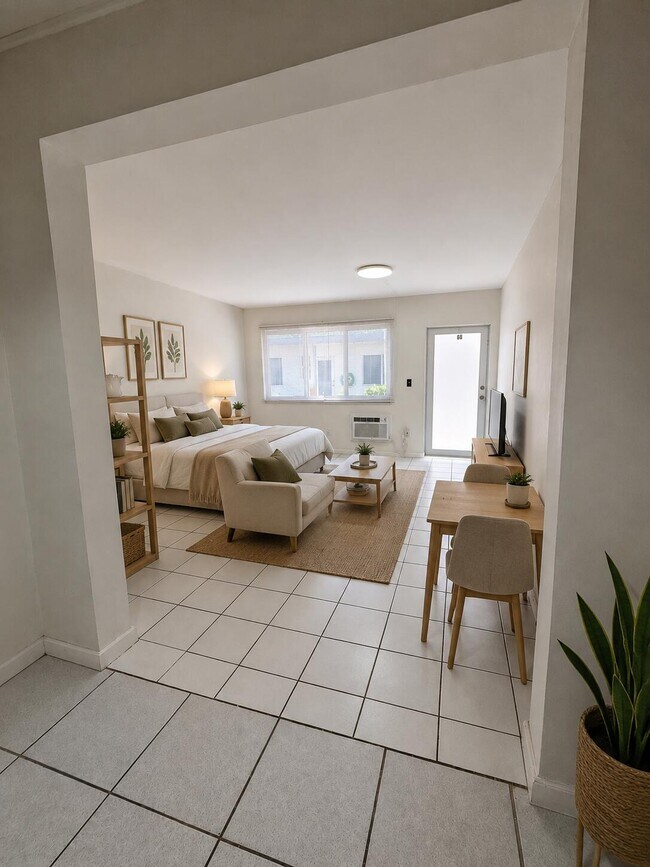 Foto del edificio - 7424 Byron Ave