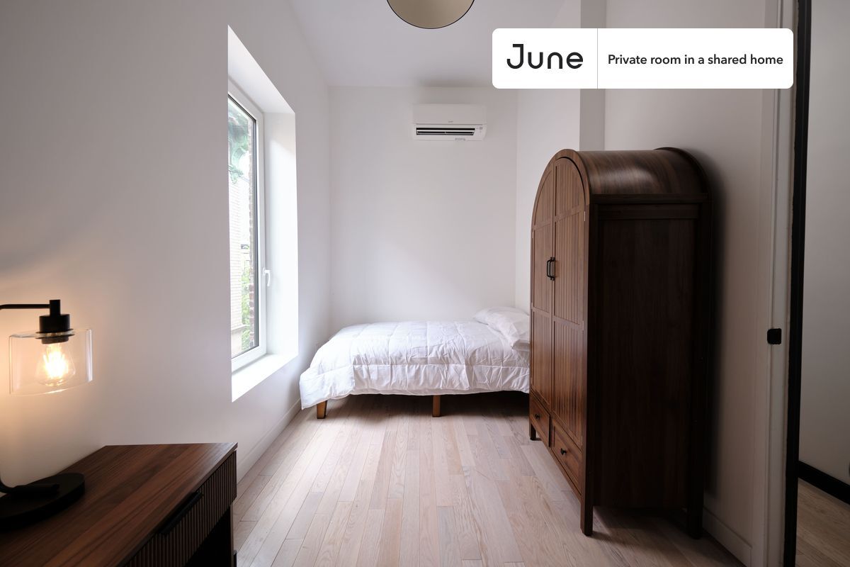 Private bedroom in 4 bed/4 bath Home - Private bedroom in 4 bed/4 bath Home