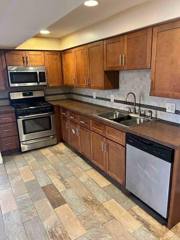 19290 Lorain Rd Fairview Park, OH 44126 – photo 3