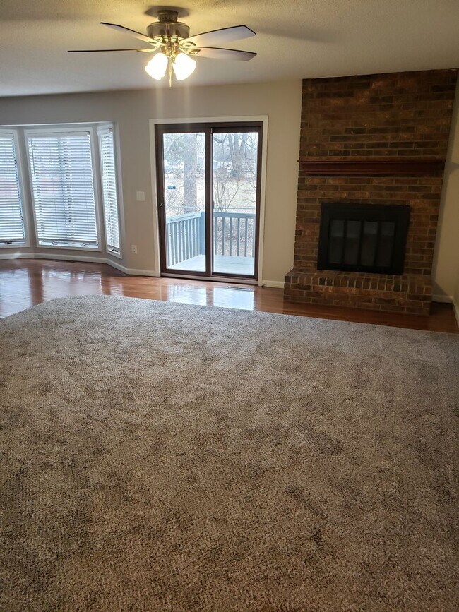Building Photo - Great South East Location....E. Sunshine & Oak Grove Area