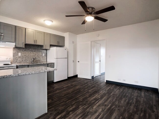 Foto del edificio - $500 1ST MONTH RENT SPECIAL | FULLY RENOVA...