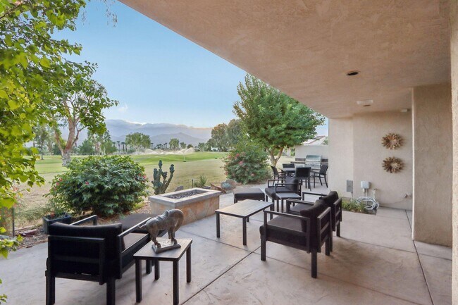 Foto del edificio - 829 Inverness Dr