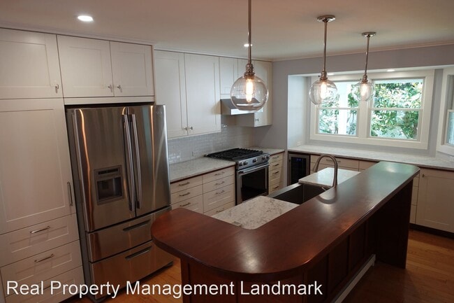 Building Photo - 3 br, 3 bath House - 6 1st Street