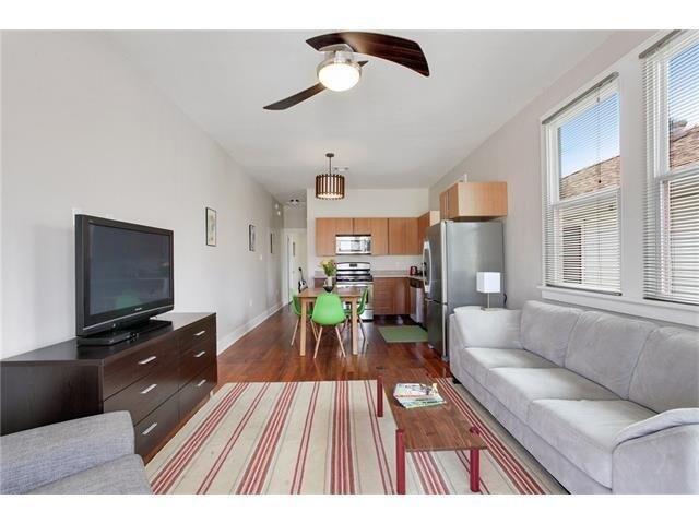 Front entrace living room - 1639 Alvar St