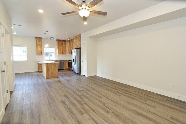 Building Photo - 801 S Substation Rd