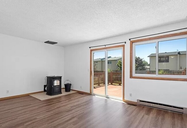 Foto del edificio - Townhome in the Billings Heights | Pet Friendly + Garage