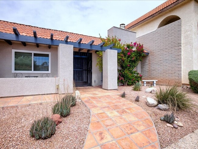 Foto del edificio - Scenic Living at Dorado Golf Course; 3 Bedroom 2 Bathroom