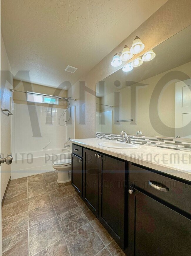 Foto del edificio - **COMING SOON** Breathtaking Views on Secondary Waterfront