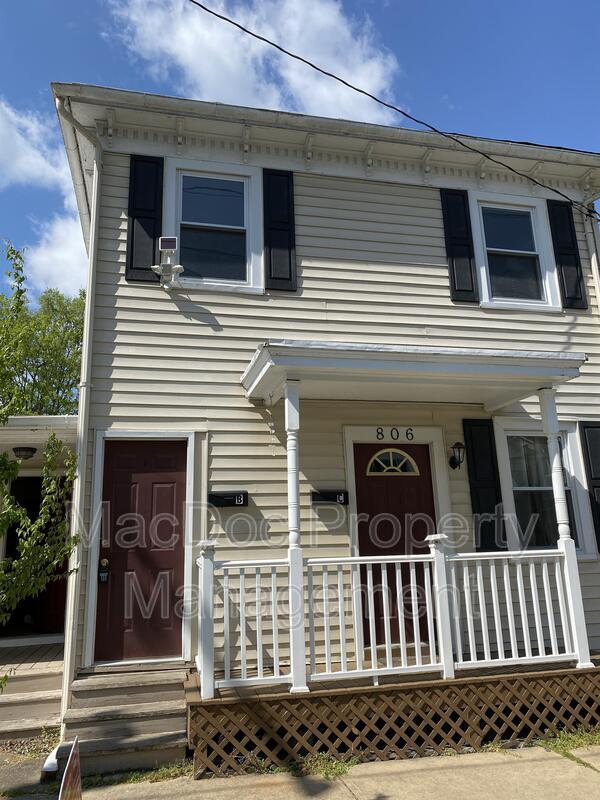 Foto principal - 806 Weedon St