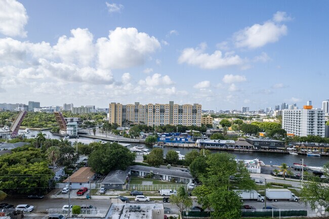 Foto del edificio - 631 NW 3rd St