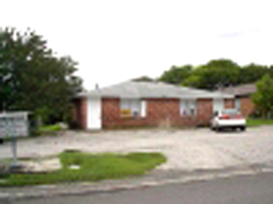 Primary Photo - 11107 Baywood St