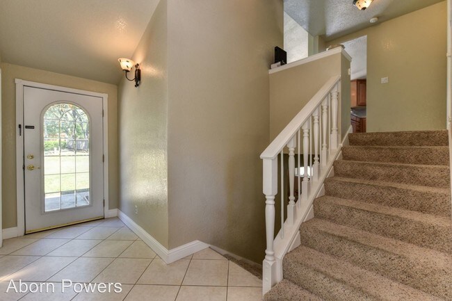 Building Photo - 4 br, 2.5 bath House - 3191 Perlett Dr.