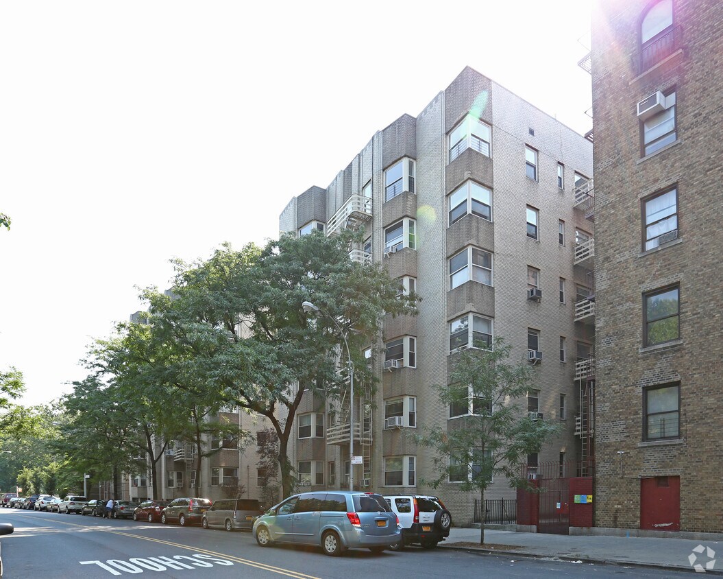 Foto del edificio - 161-171 Seaman Ave