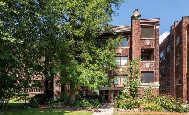 Building Photo - 2673 Euclid Heights Blvd