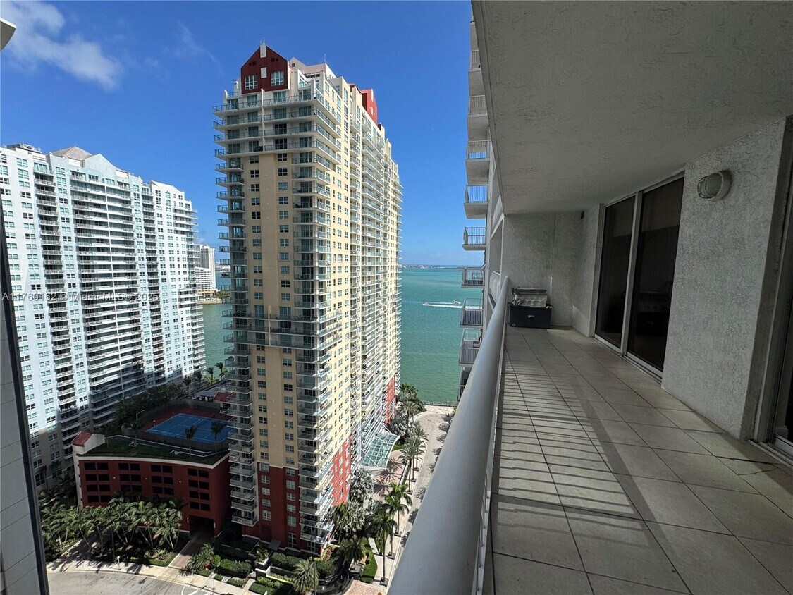 Primary Photo - 1200 Brickell Bay Dr