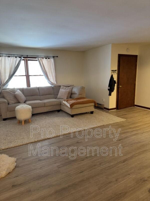 Foto del edificio - 60 Westwood Rd