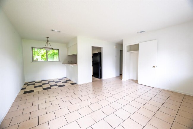 Building Photo - 4916 Suburban Dr