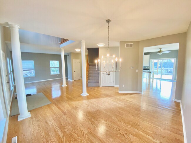 Building Photo - Woodsview Dr