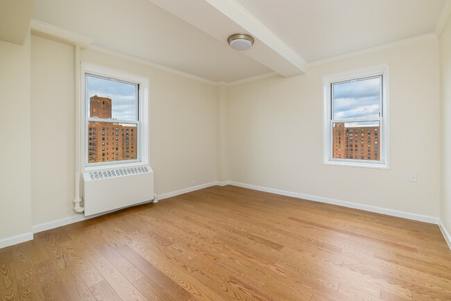 Building Photo - 2225 Fifth Avenue