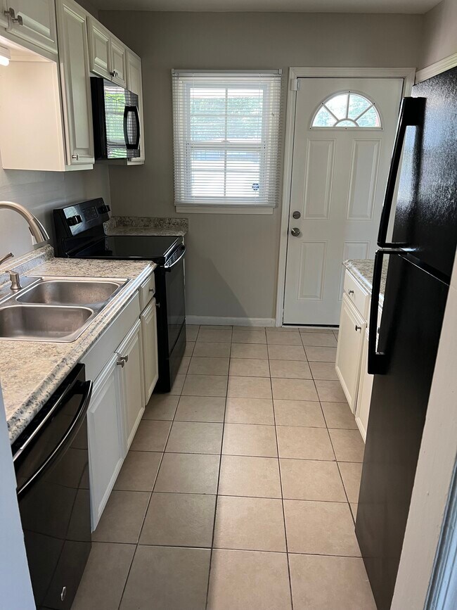 2813 Azalea Ave, Tuskegee, AL 36088 House Rental in Tuskegee, AL