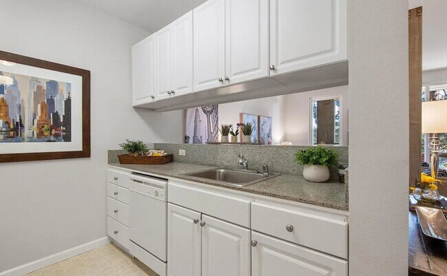 Foto del edificio - Built in 2002 with washer/dryer in the hom...
