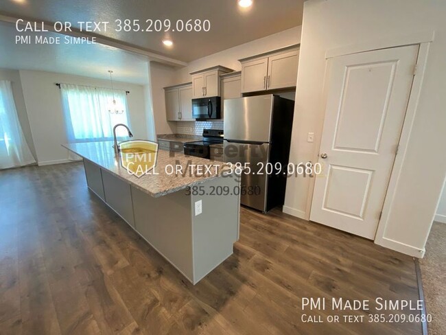 Foto del edificio - Great 4 bedrooms Townhome in Orem!