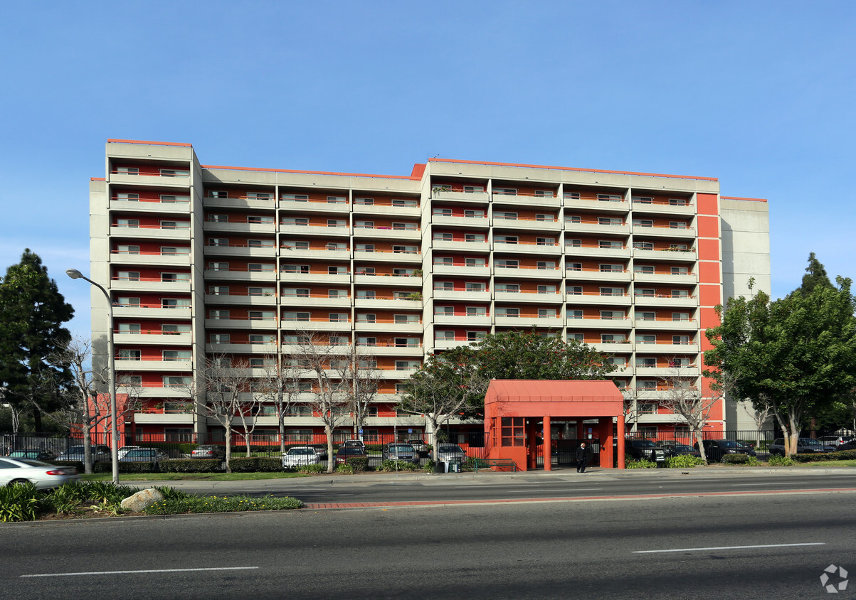 Building Photo - Flower Park Plaza Apartments