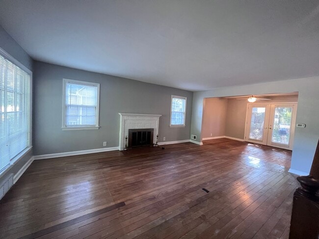 Building Photo - Recently Updated 2 Bedroom Home with Fence...