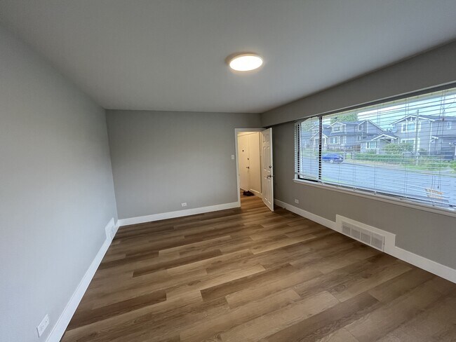Photo du bâtiment - 8272 17th Ave