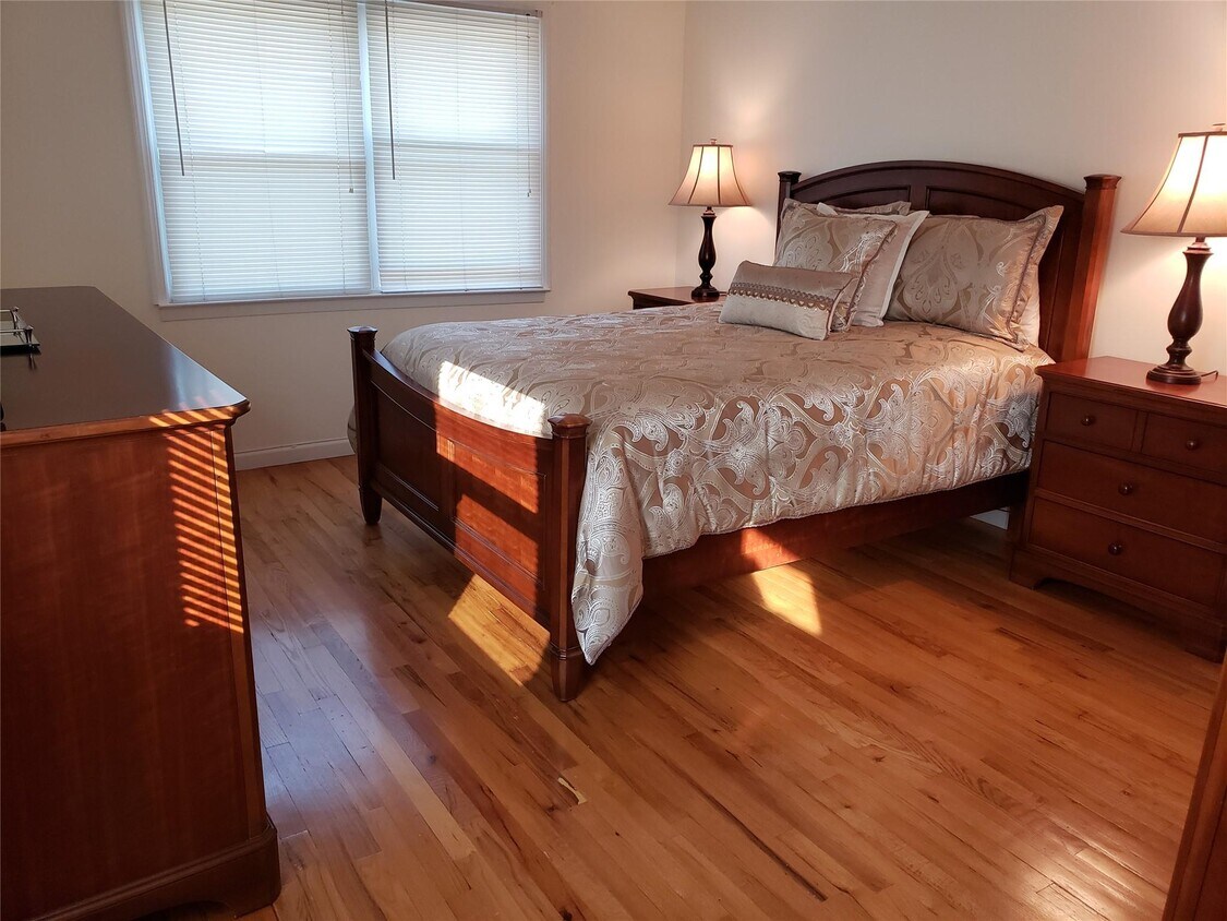 Foto principal - 15-48-48 Waters Edge Dr