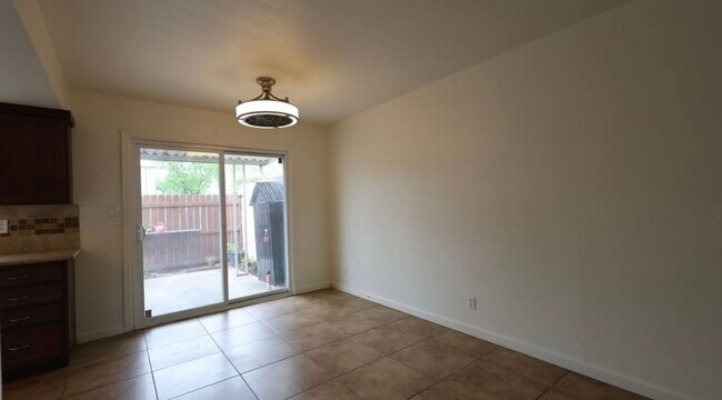 Foto del edificio - Pet friendly 2 bedroom townhouse