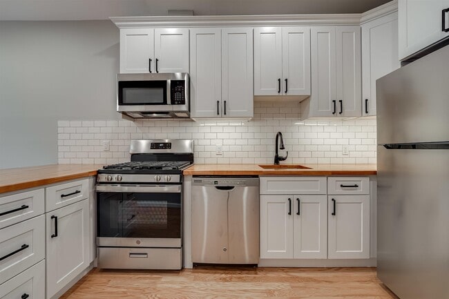 Building Photo - 813 Park Ave