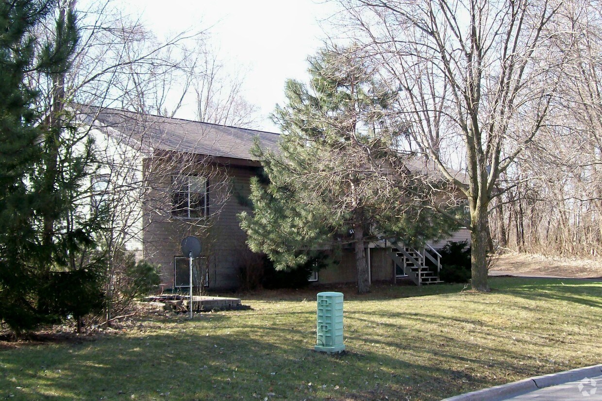 Foto principal - 1075-1081 Greystone Ave N