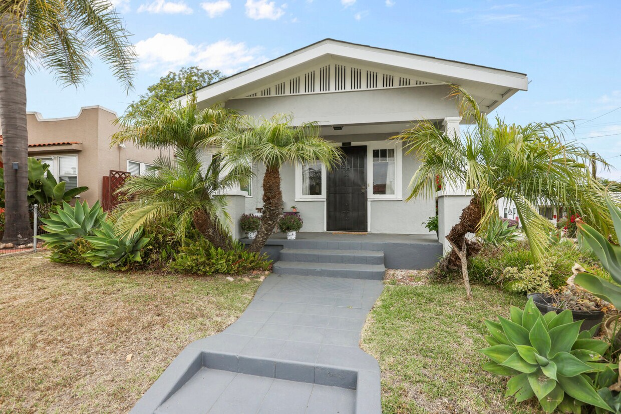 Foto principal - 3401 Bancroft St