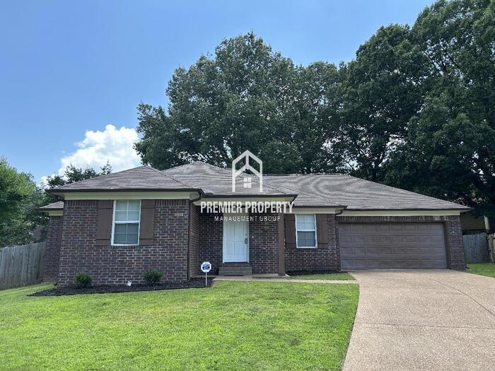 Foto principal - 7301 Fall Leaf Cove