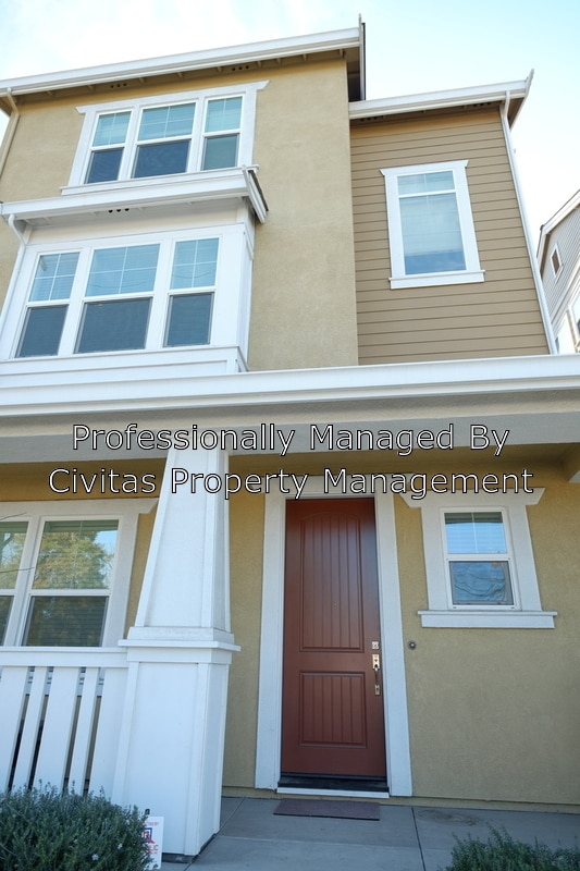Building Photo - 719 N 11th St