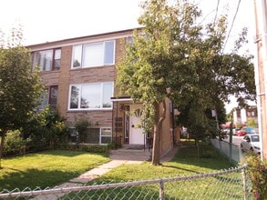 Building Photo - 2 Lanark Av