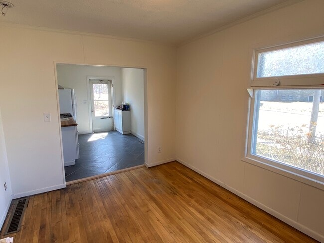 Building Photo - 1458 Almond Ave